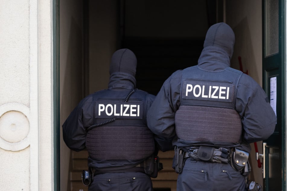 Mehr als 30 Firmen wurden am Samstag von Zollfahndern gecheckt und auf Schwarzarbeit und Co. überprüft. (Symbolbild)