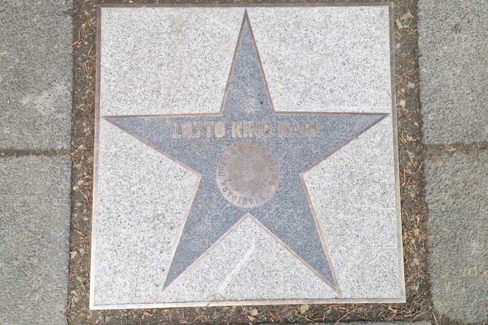Im Rahmen seines 50. Auftritts wurde Lotto King Karl mit einem eigenen Stern auf dem „Walk of Fame“ der Stadtpark Open Airs geehrt, dessen Sterne auf dem Gelände des Hamburger Stadtparks verteilt sind.