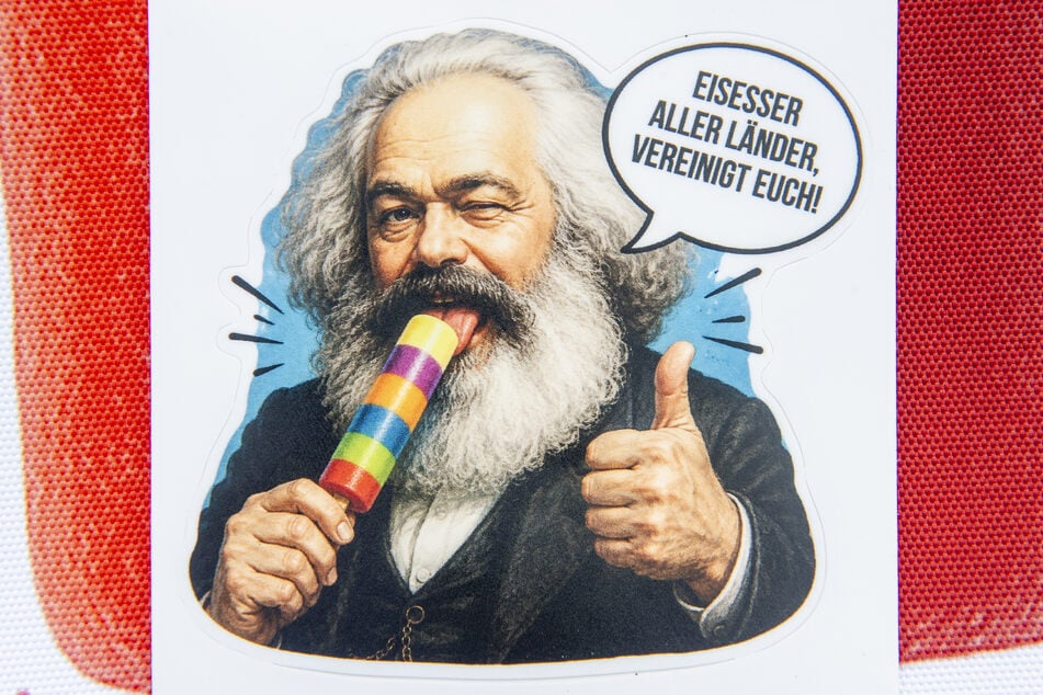 Mit einem Augenzwinkern wird aus dem Chemnitzer Wahrzeichen ein Eis-Hit.
