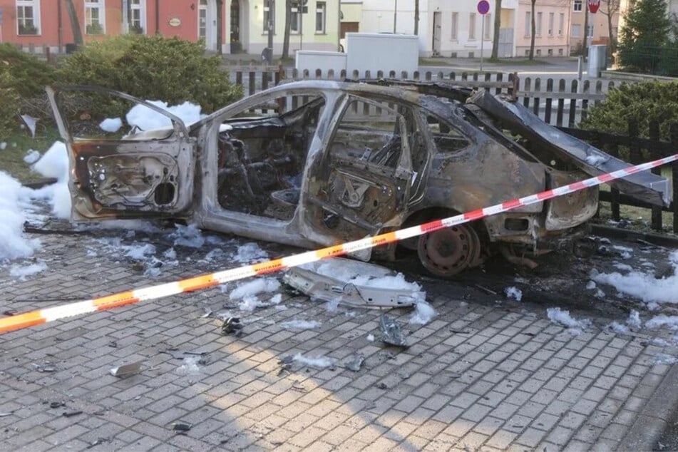 Ford in sächsischer Kleinstadt gesprengt: Steckt ein Serientäter dahinter?