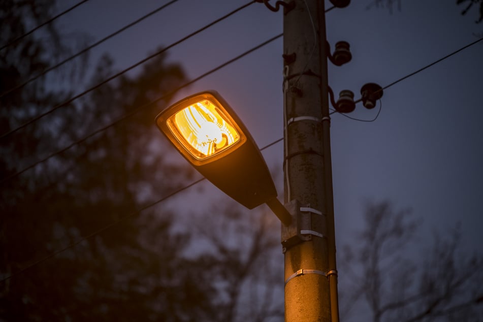 Sollte eine Laterne im Stadtgebiet mal finster bleiben, kann sie nun im Mängelmelder erfasst werden.