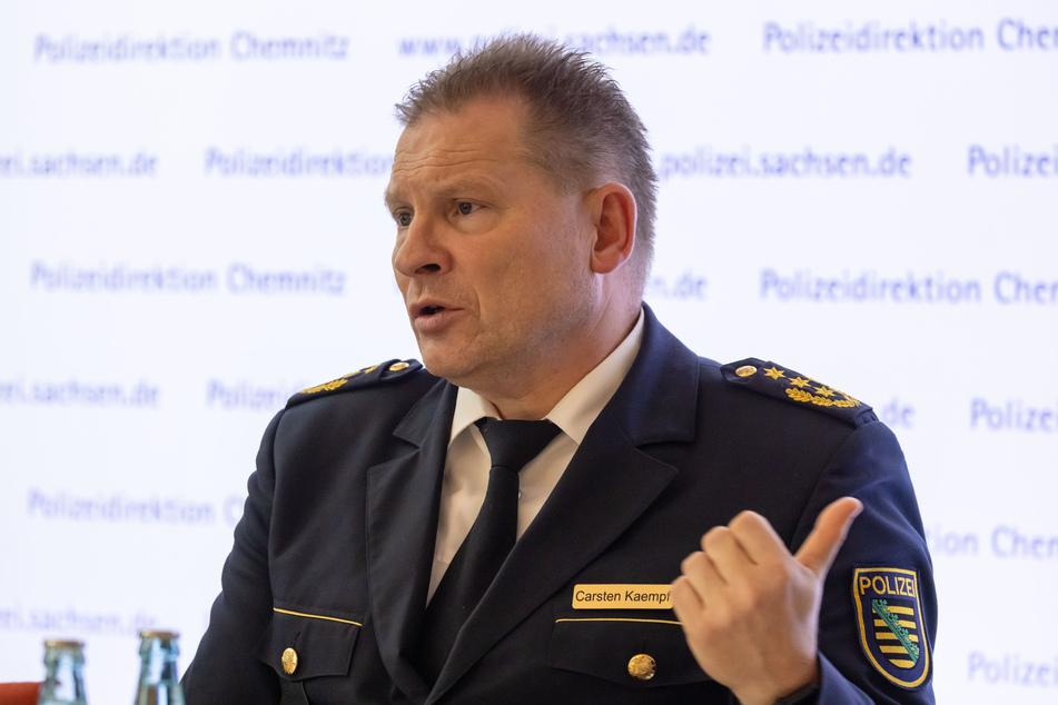 Polizeipräsident Carsten Kaempf (55) schickt mehr Beamte in die City, eine Innenstadtwache lehnt er aber ab.