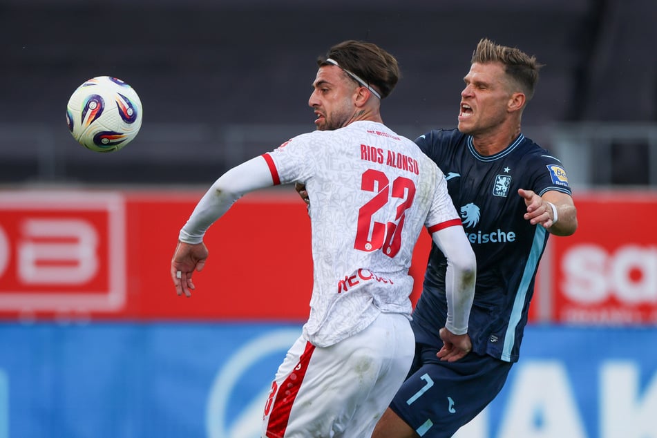 Florian Niederlechner (34, r.) setzte nach dem Saisonauftakt gegen Essen ein starkes Zeichen über Vereinsgrenzen hinweg.