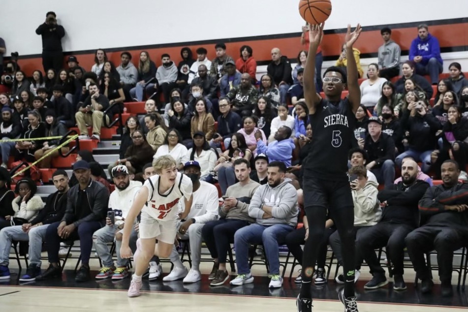 Bryce James' insane NBA-like slam dunk sends the internet into meltdown