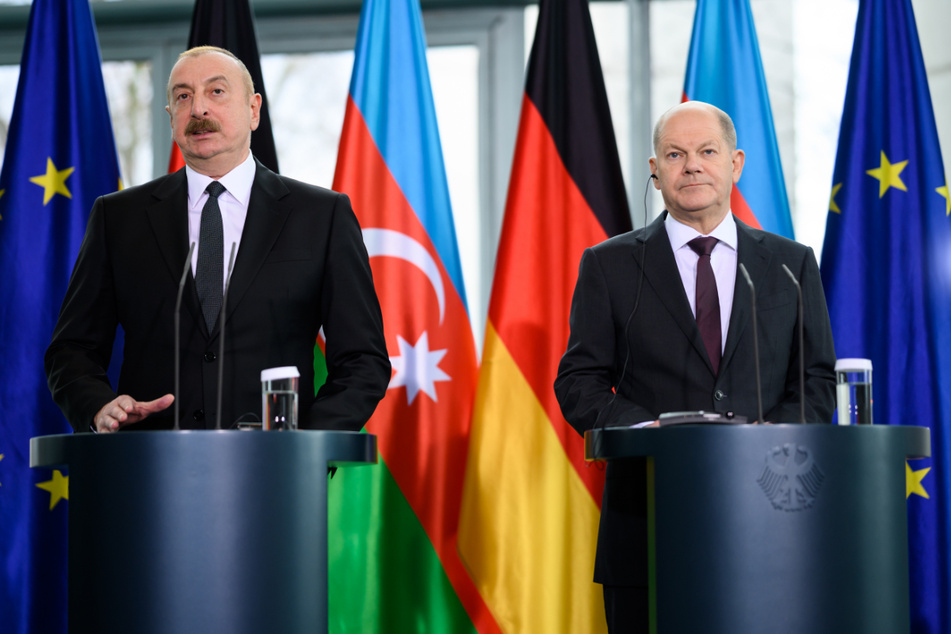 Bundeskanzler Olaf Scholz (64, SPD) und Ilham Alijew (61), Präsident von Aserbaidschan.