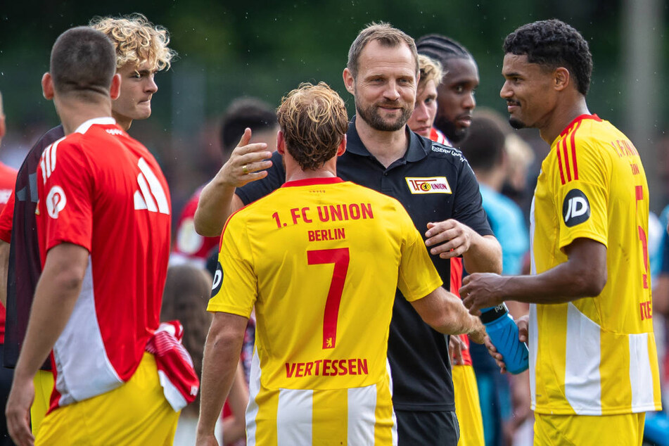 Yorbe Vertessen (23, 2.v.l.) ist im Pokal einer der wenigen Lichtblicke für Bo Svensson (2.v.r.) gewesen.