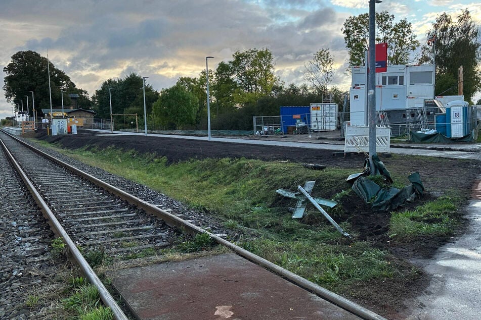 Zug kracht in Feuerwehrauto: Sieben Menschen verletzt!