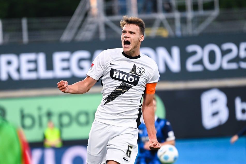 Trotz des gescheiterten Aufstiegs mit der SV Elversberg spielt Robin Fellhauer (27) in der kommenden Saison in der Bundesliga.