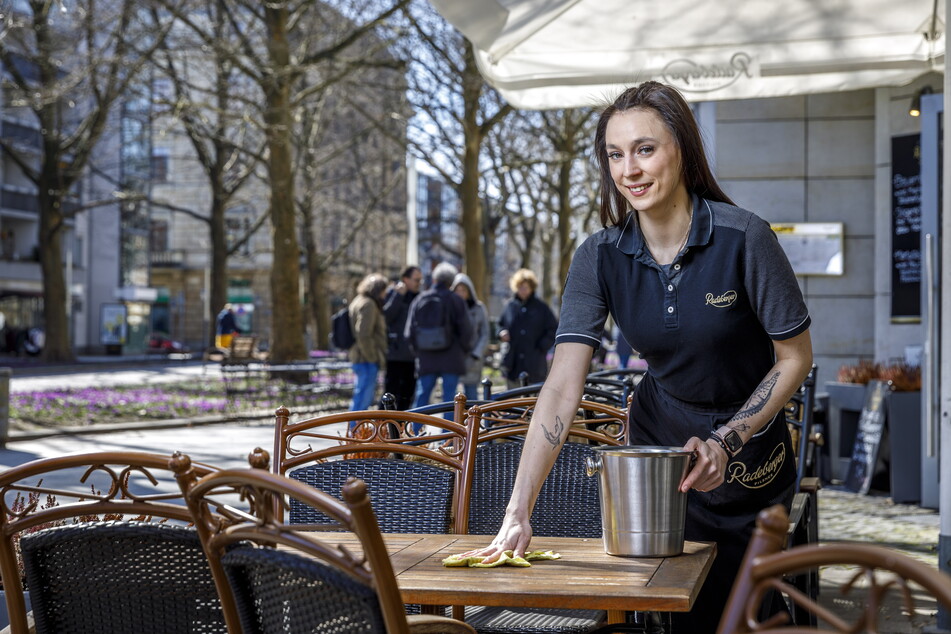 "Ganz bald" lädt Alexandra Grützner (24) wieder an die Tische vor der Gastwirtschaft "Am Thor" in der Hauptstraße.