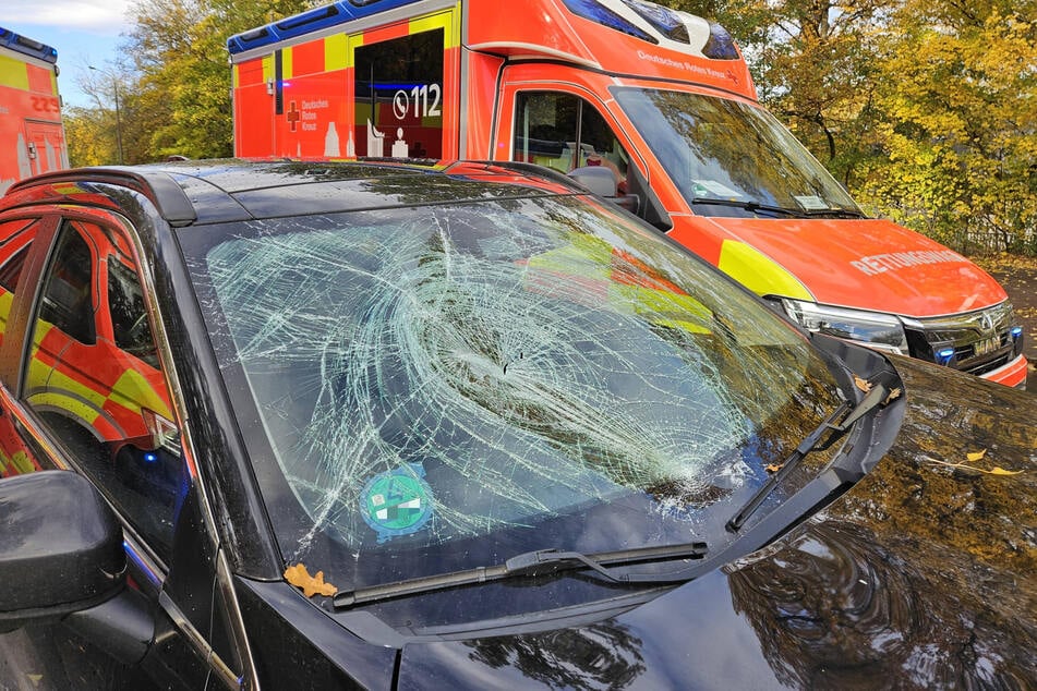 Mutmaßlich ist der Autofahrer über eine rote Ampel gefahren.