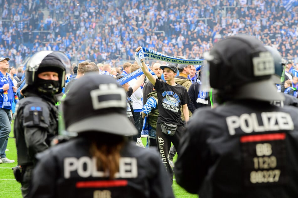 In der letzten Fußball-Saison musste die Polizei über 100 Mal wegen FCM- oder HFC-Fans ausrücken.