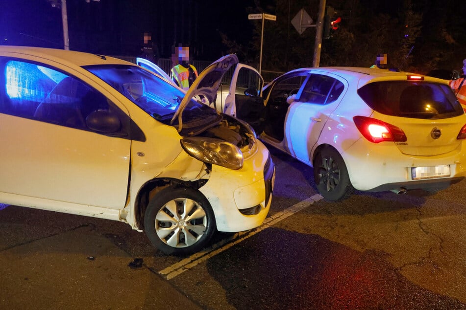 Auf der Mühlenstraße/Georgstraße knallten am Dienstagabend zwei Autos zusammen.