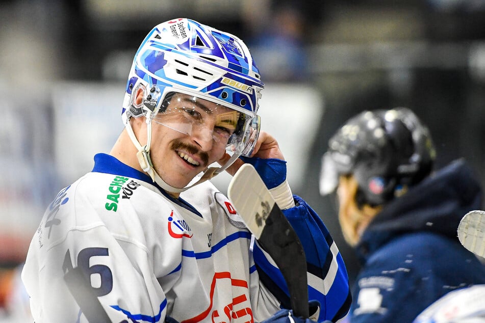 Niklas Postel kommt derzeit aus dem Lachen nicht heraus. Der 27-Jährige ist stolz drauf, was die Eislöwen für einen Eishockey-Hype ausgelöst haben.