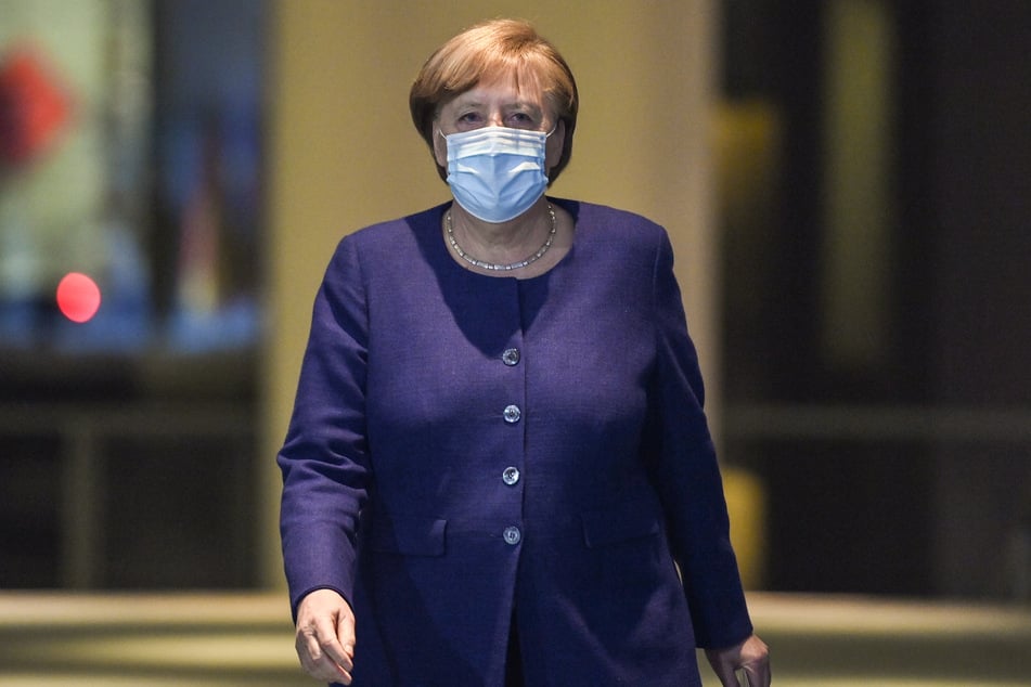 Bundeskanzlerin Angela Merkel (66, CDU) spricht schon vor der anstehenden Konferenz mit den Ministerpräsidenten aller Bundesländer am Mittwoch über ihre Corona-Pläne.