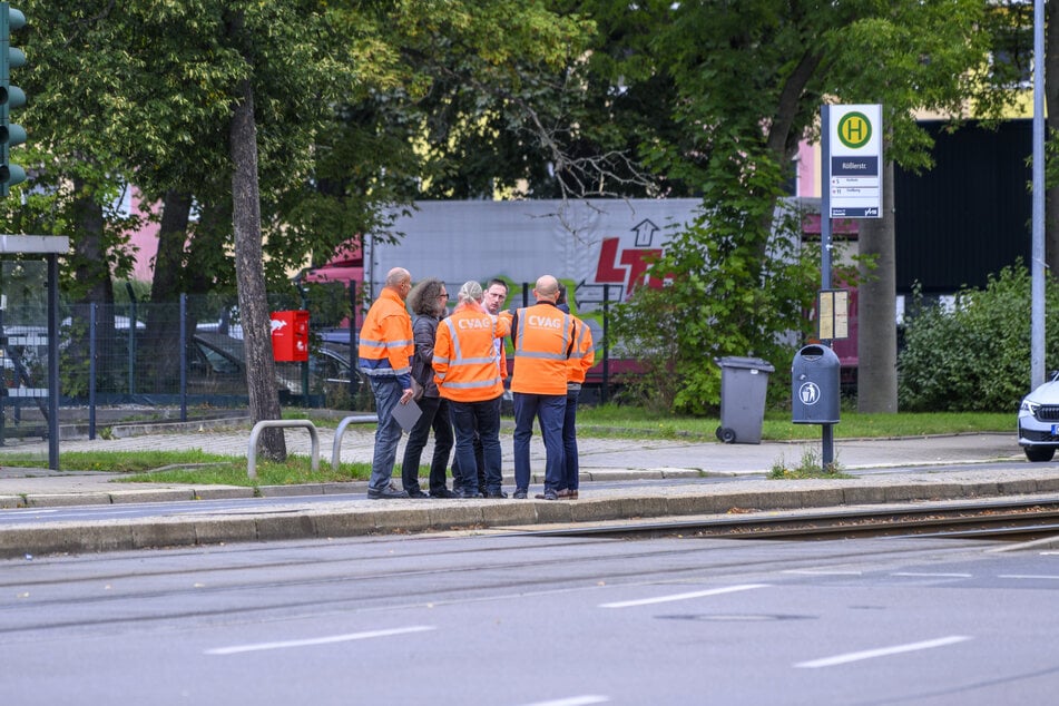 Jetzt wird vor Ort geprüft: Tiefbauamtsleiter Thomas Blankenhagel (48) beriet sich mit Vertretern der CVAG bei einer Ortsbegehung.