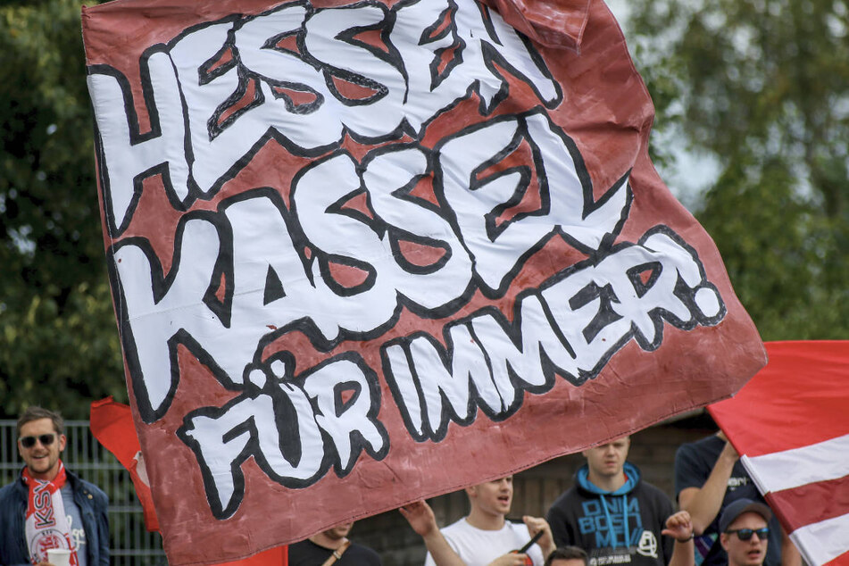 Statt des WM-Finales zeigt das Kasseler "Fanprojekt Fullestadt" lieber ein Spiel des KSV Hessen Kassel aus dem jahr 2006.