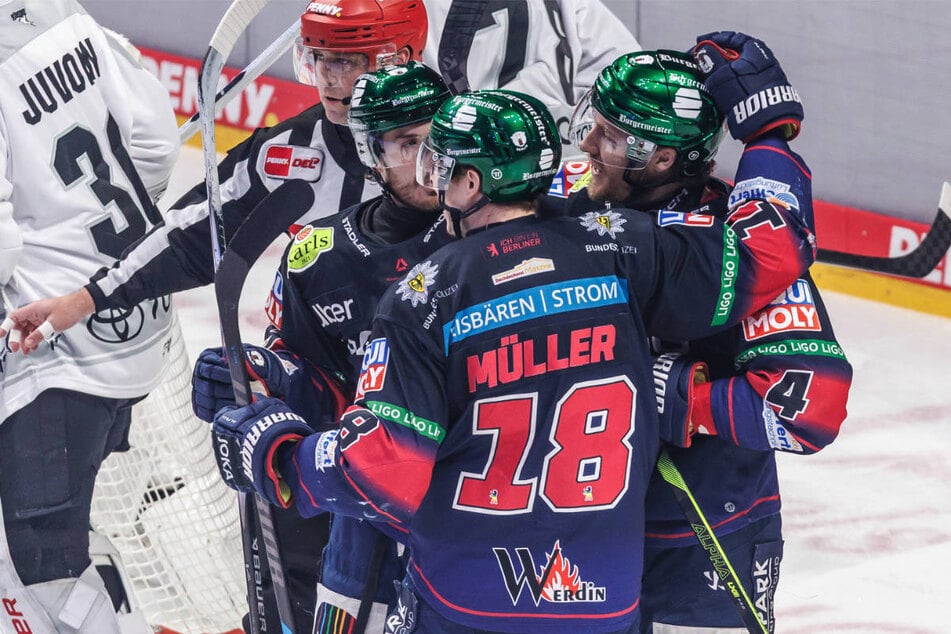 Die Eisbären können sich nach dem Sieg über die erneute Führung in der Halbfinal-Serie freuen.