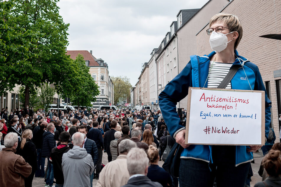 Hunderte demonstrieren in Gelsenkirchen gegen Antisemitismus
