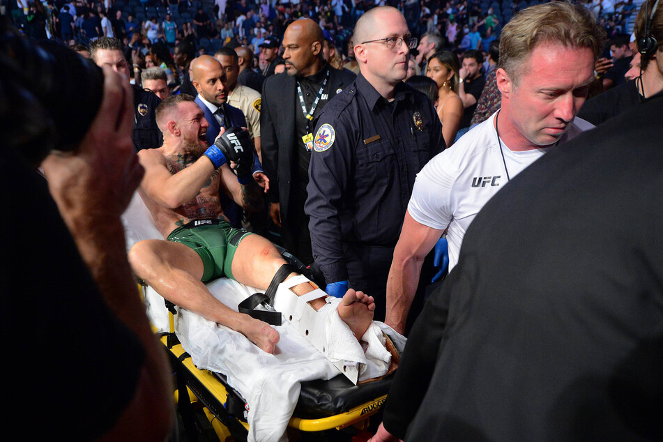 Bei seinem bislang letzten Fight brach sich McGregor das Bein.