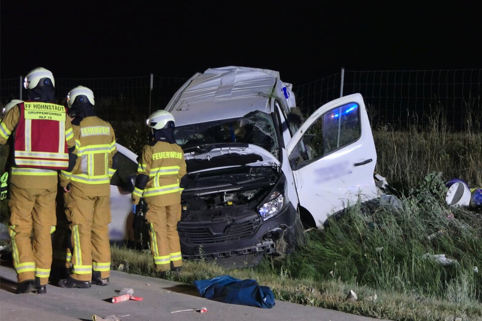 Der Transporter wurde bei dem Unfall ebenfalls stark beschädigt.