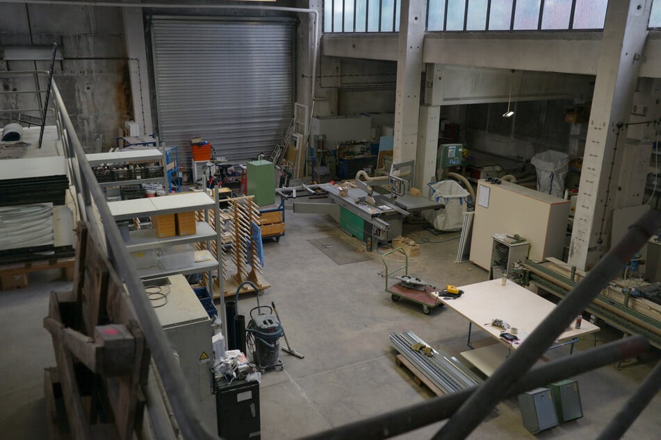 In der an das Materialbuffet angeschlossenen Werkstatt werden auch individuelle Aufträge aus den Materialien gefertigt und Workshops angeboten.