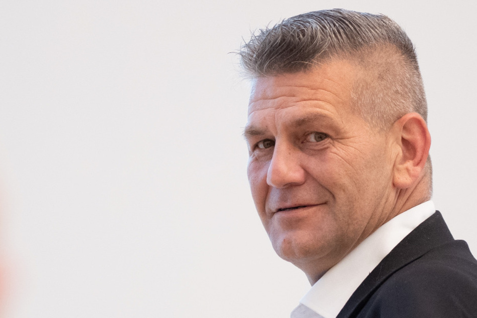 Daniel Freiherr von Lützow (46) war einer der Partygäste. In einer Fraktionssitzung soll er die Möglichkeit bekommen, seine Sicht der Dinge zu schildern.