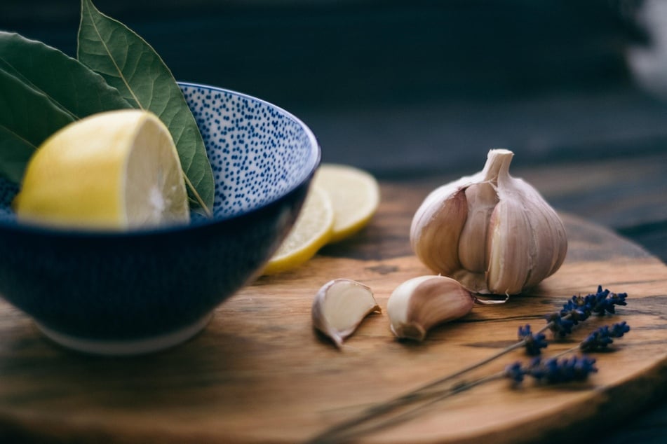 Garlic mixed with lemon juice is supposedly less smelly.