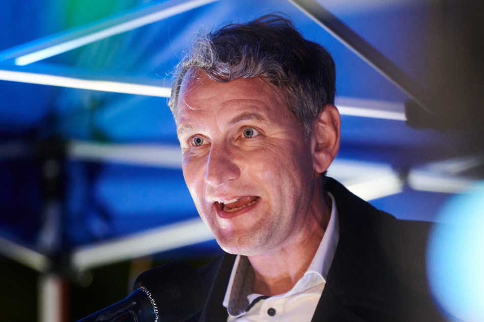 Björn Höcke, Vorsitzender der AfD Thüringen, spricht während einer Pediga-Kundgebung. Vor der Listenaufstellung am kommenden Samstag ist unklar, ob der 49-Jährige für den Bundestag kandidieren will.