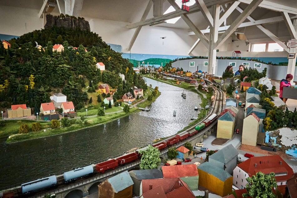 Das Miniatur-Elbtal ist ein Nachbau der Eisenbahnstrecke zwischen Obervogelgesang und Bad Schandau.