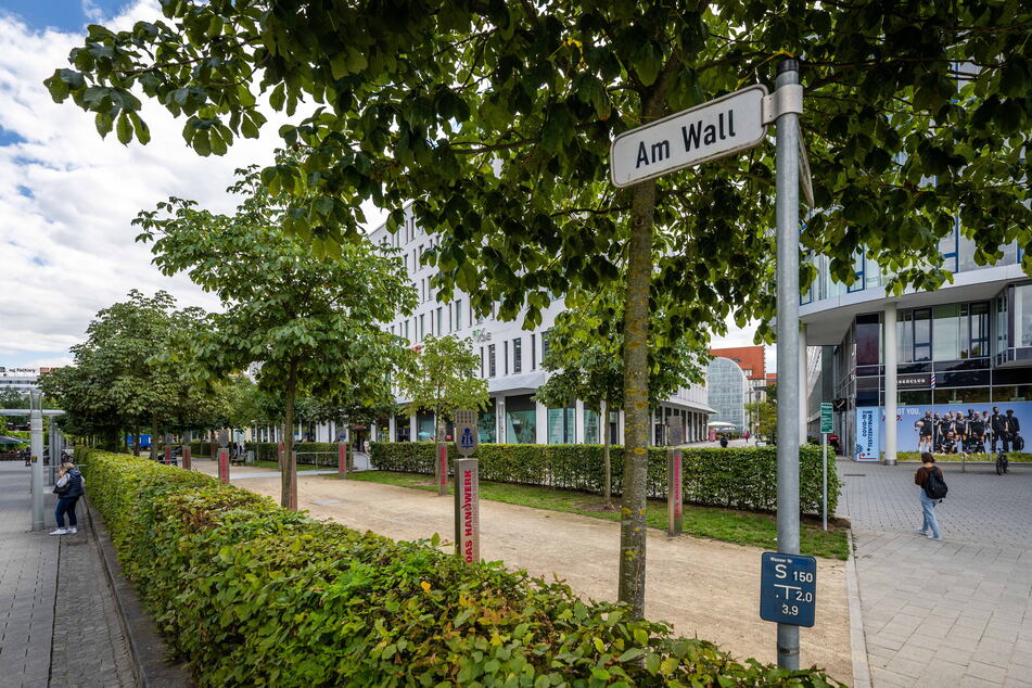 Immer wieder gibt's auf dem Boulevard "Am Wall" in Chemnitz Ärger. Bis 2025 soll der Kriminalitäts-Hotspot aber entschärft werden.