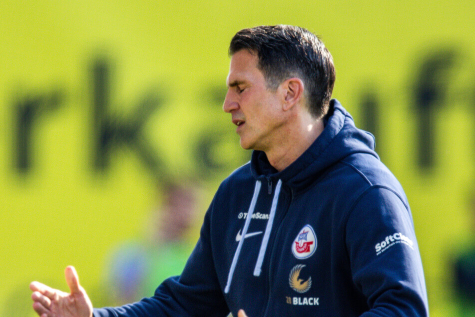 Patrick Glöckner (46) muss bei Hansa Rostock seinen Trainerstuhl räumen.