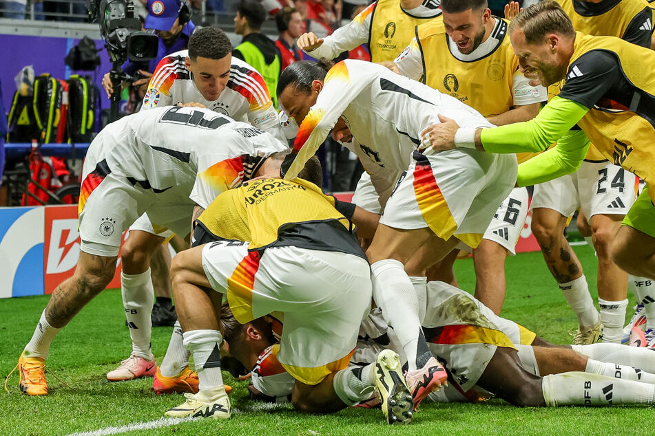 Nach der Ausgleich kurz vor Schluss gegen die Schweiz kannte der Jubel beim deutschen Team kein Halten mehr.