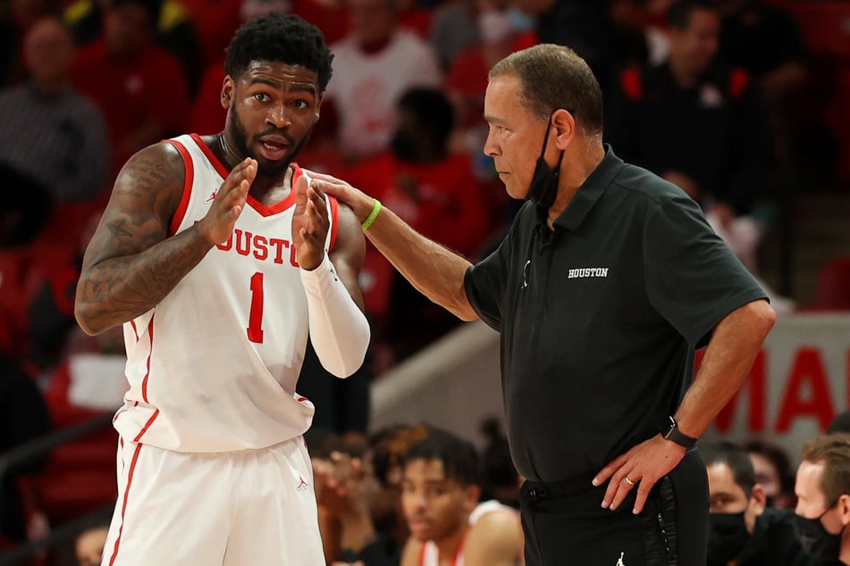 Houston Cougars guard Jamal Shead (l.) and head coach Kelvin Sampson hope to get the program back to their second-straight Final Four appearance.