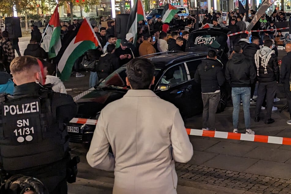 Pro-Palästina-Demo in Dresden: Bereitschaftspolizei im Einsatz