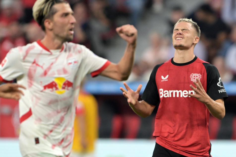 Freud und Leid liegen im Fußball oft nah beieinander: Während Leipzigs Kevin Kampl (34) über den späten Ausgleich seiner Mannschaft jubelt, hadert Bayer-Superstar Florian Wirtz (21) mit dem Punktverlust.