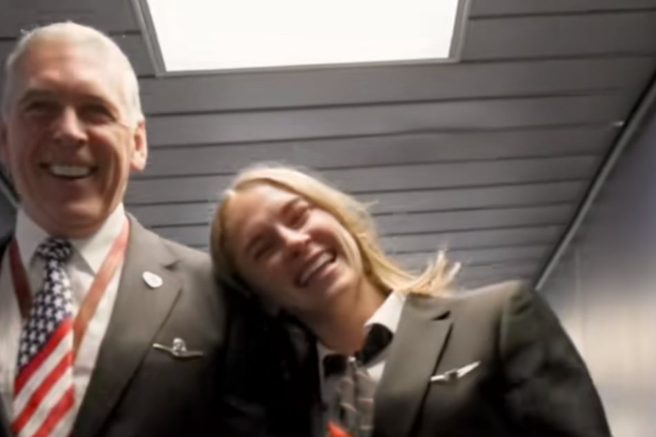 Das Vater-Tochter-Gespann wird seinen letzten gemeinsamen Flug als Piloten wohl nicht so schnell vergessen.