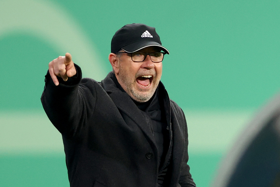 Nach dem Pokal-Aus konzentrieren sich Trainer Urs Fischer (56) und der 1. FC Union Berlin auf die Bundesliga.