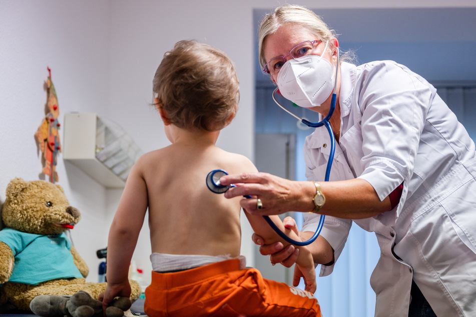 Die Chemnitzer Kinderärztin Cornelia Haupt (63) warnt vor einer Zunahme an Atemwegserkrankungen und rät zur Grippeschutzimpfung.