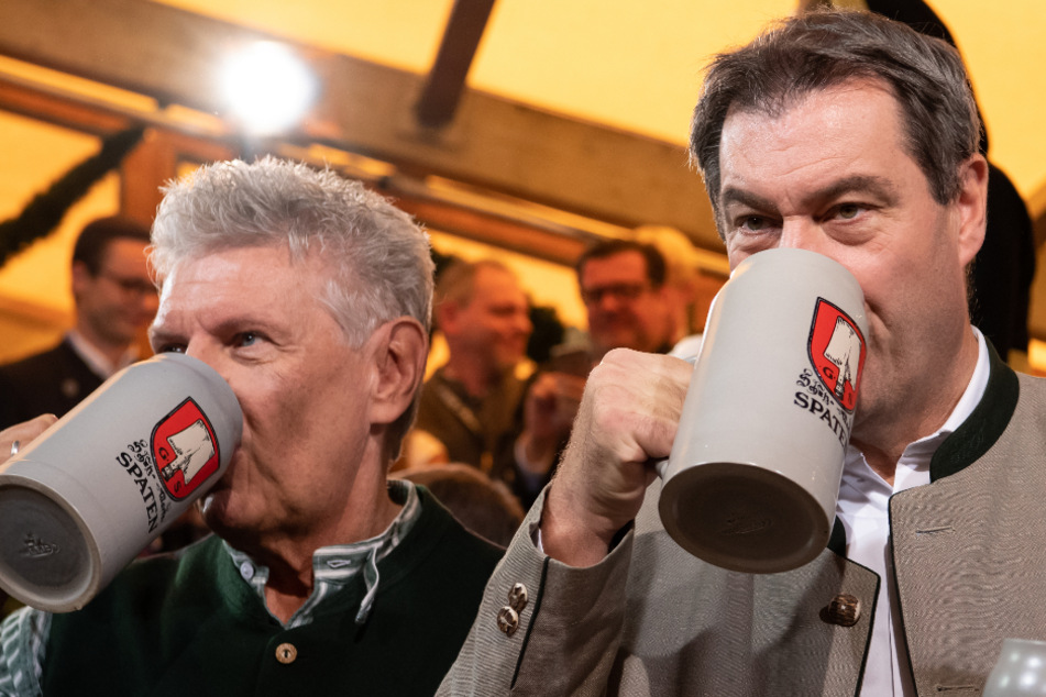 Markus Söder (r, CSU), Ministerpräsident von Bayern, und Dieter Reiter (SPD), Oberbürgermeister von München bei der Wiesn 2019.