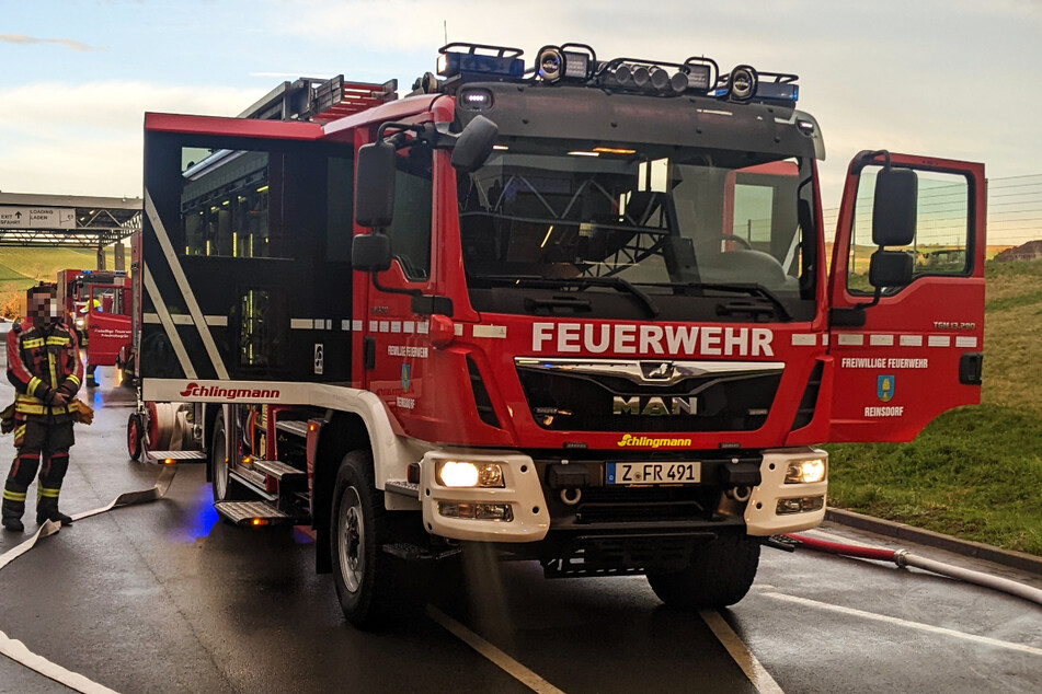 Bei einem Automobilzulieferer in Reinsdorf war ein Brand in einer Absauganlage ausgebrochen.
