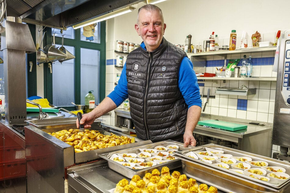 Jens Budde (58) koordiniert die Arbeit der Gastrofreunde.