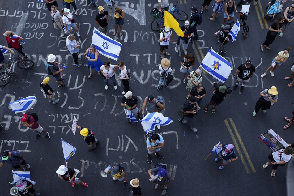 Demonstranten forderten einen Waffenstillstand und die sofortige Freilassung von Geiseln, die von der Hamas im Gazastreifen festgehalten werden.