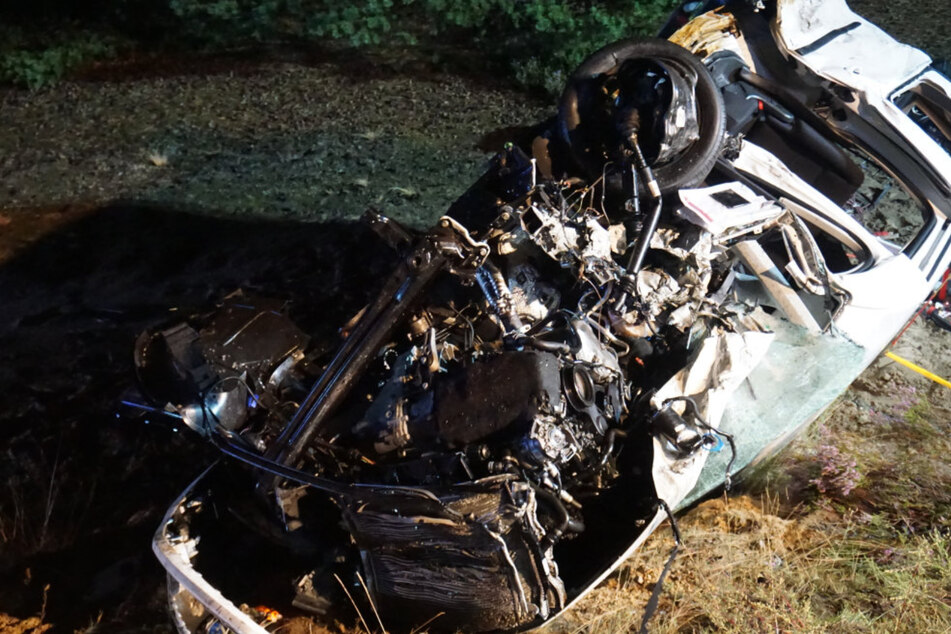 Der Beifahrer des VW Caddys verstarb.