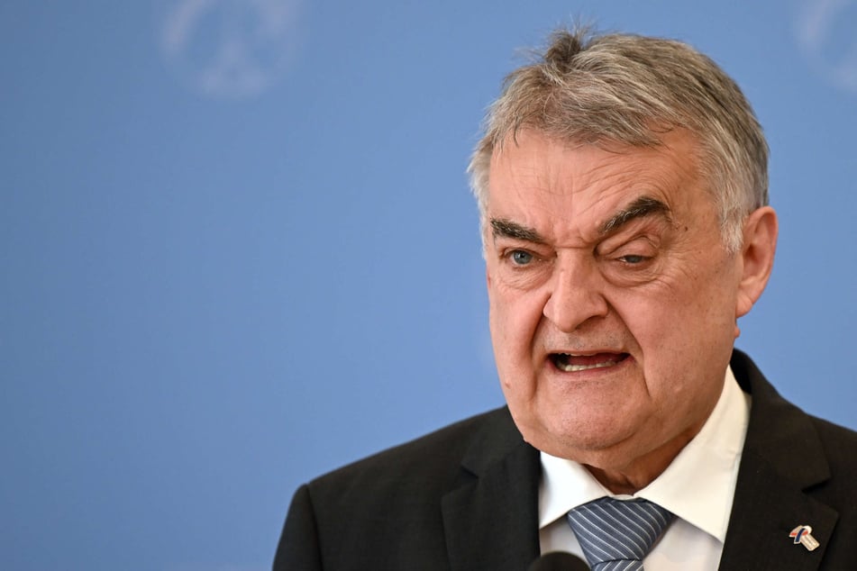 NRW-Innenminister Reul will extremistische Beamte loswerden