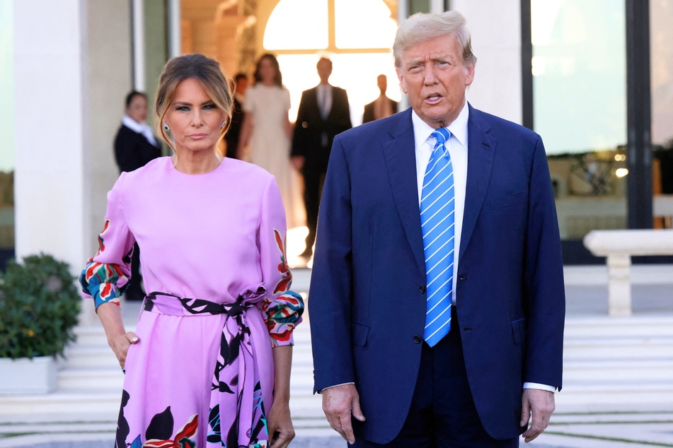 Donald Trump (r.), arriving at the home of billionaire investor John Paulson, with former first lady Melania Trump (l.), in Palm Beach, Florida on April 6, 2024.
