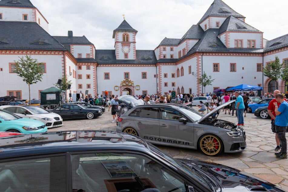Am Schloss Augustusburg findet bereits zum sechsten Mal das Tuningevent "Carmeetics" statt.