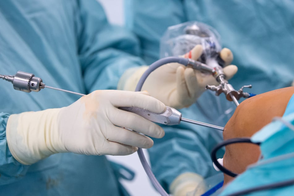 ¿Algo salió mal en la operación? Sólo con un informe pericial los pacientes podrían, en su caso, reclamar una indemnización. (Imagen simbólica)