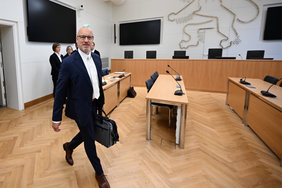"Wir glauben, es hat keine Steuerhinterziehung gegeben", bekräftigte DFB-Anwalt Jan-Olaf Leisner.