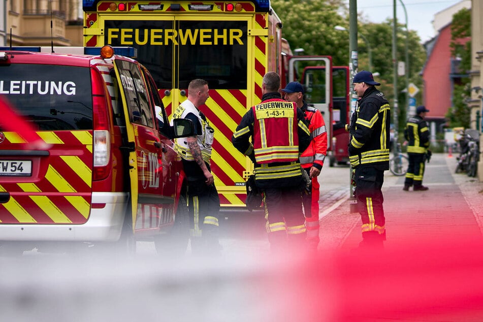 Feuerwehr, Polizei und auch der Kampfmittelbeseitigungsdienst sind vor Ort.