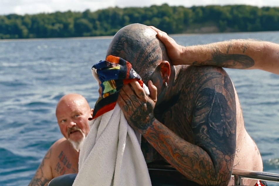 Kiez-Tätowierer Marco ist bei einem Bootsausflug in Schleswig-Holstein beinahe ertrunken.